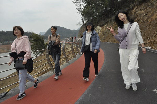 1615424764485066.jpg 隨意拍1(網(wǎng)站).jpg