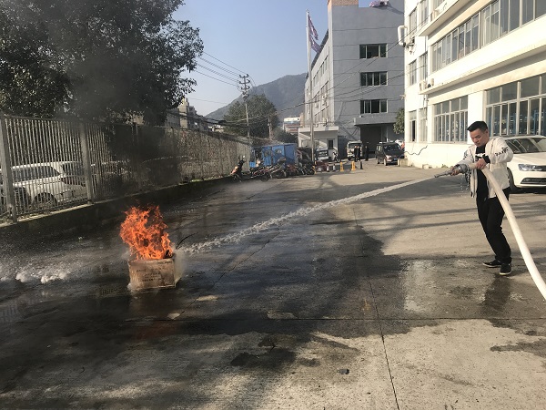 1640065465720778.jpg 消火栓滅火1(網(wǎng)站).jpg