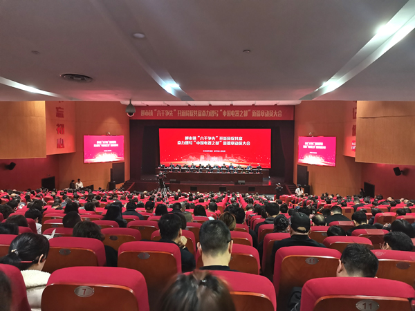 1774597539767158.jpg 大會現(xiàn)場修網.jpg